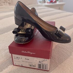 Salvatore Ferragamo Vara 1 Patent kitten heel